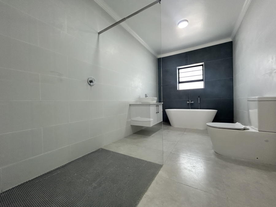 3 Bedroom Property for Sale in Wavecrest Eastern Cape